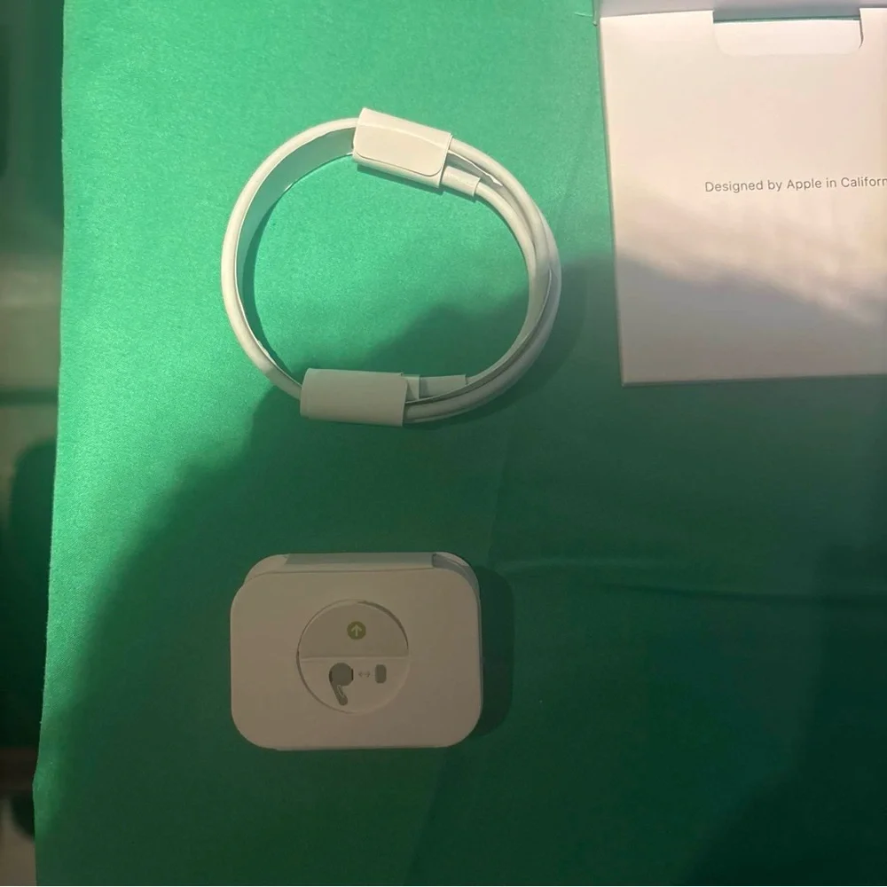 Apple Wireless Earbuds in White